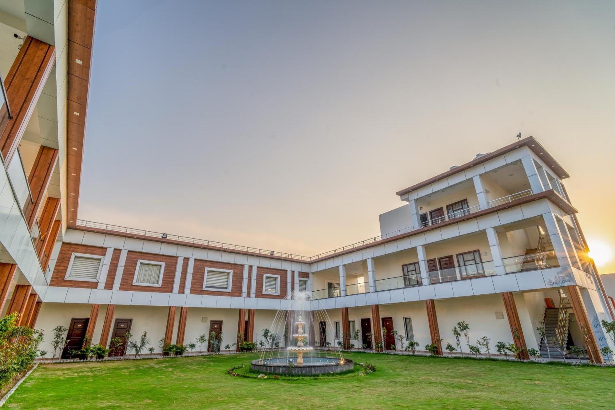 Royal Delight Resort Madina Exteriör bild